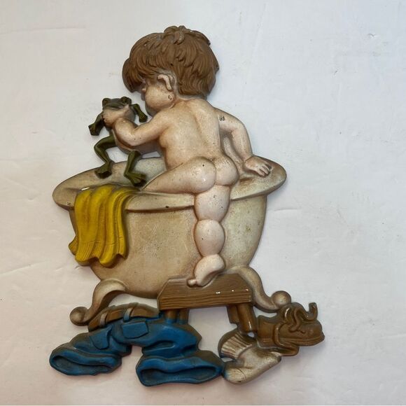 VINTAGE 1975 BATHROOM DECOR SEXTON BOY WITH FROG IN BATHTUB - Picture 2 of 6